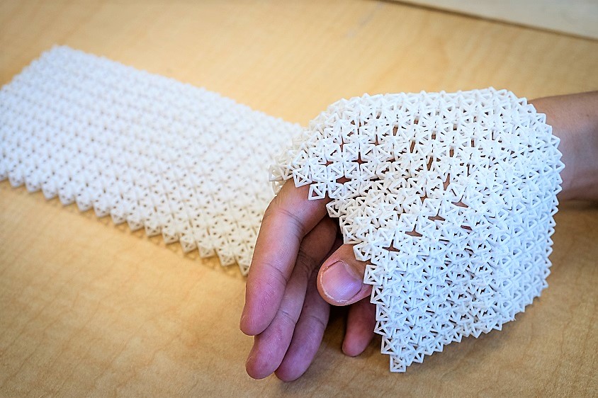 Chain Mail-Inspired Smart Fabric Turns Rigid Under Pressure - Nerdist