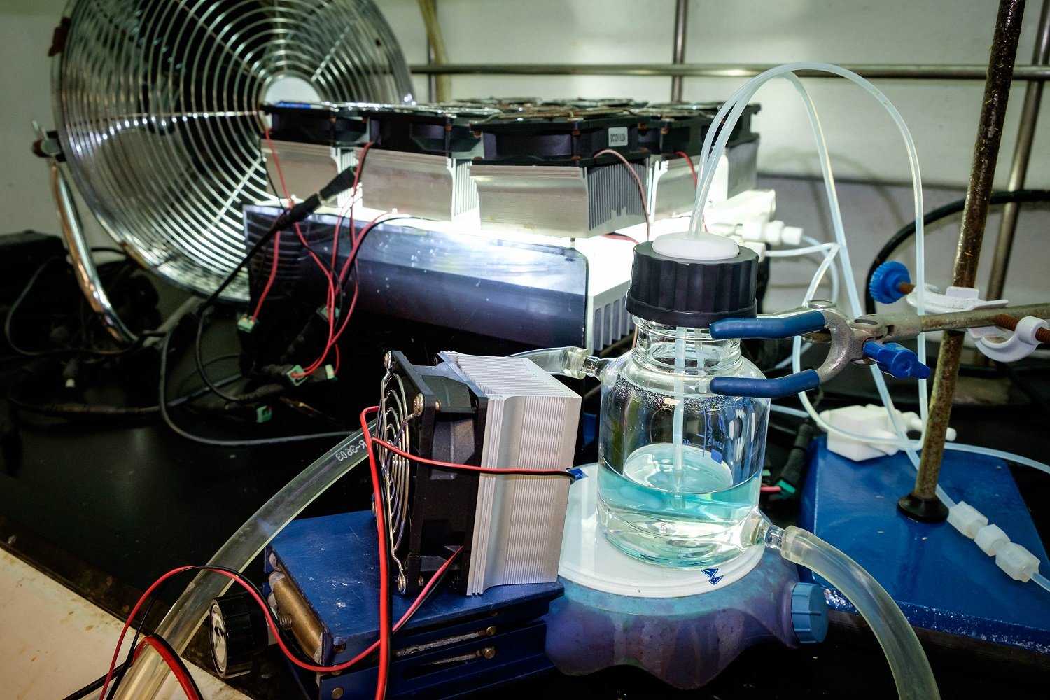 Lab set-up of a constant flow process that uses light to upcycle plastics