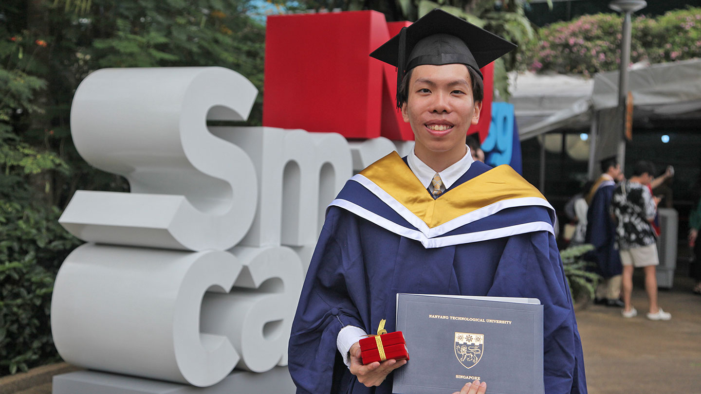 Photo of Convocation 2024 – Medal & Award Winners: Neo Wei Ming.