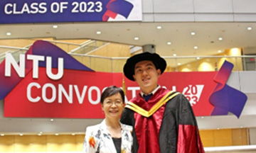 Lim Yu Jie with Prof Wang Rong
